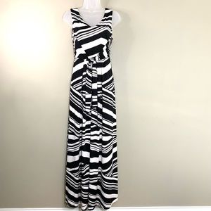 Cato Women’s Black and White Sleeveless Empire Maxi Dress V-neck Size XS